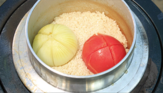相葉マナブ なるほどレシピ 旬の産地ごはん 作り方 材料 炊き込みご飯 トマトと玉ねぎまるごと炊き込みご飯