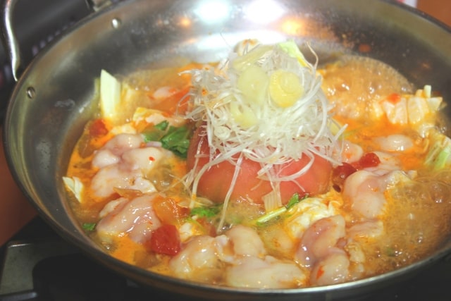 スッキリ レシピ Atsushi 魔法のビューティー鍋 美腸レシピ 豚肉とトマトのさっぱり鍋
