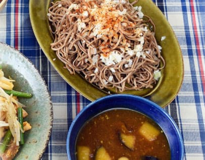 男子ごはん 冬のアレンジ麺料理 焼き和そばカレーつけ麺 の作り方 グレンの気になるレシピ