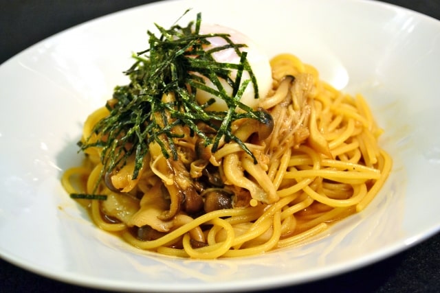 スッキリ レシピ sio 鳥羽シェフ 褒めらレシピ みんなの食卓 無限パスタ 塩昆布バター きのこ