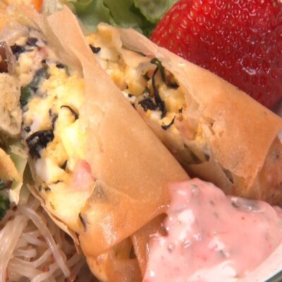 ウワサのお客さま パワーみなぎる100人前バスケ飯 必勝飯 卵とベーコンチーズ春巻き