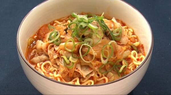 ZIP レシピ 即席麺アレンジレシピ 豚キムチ