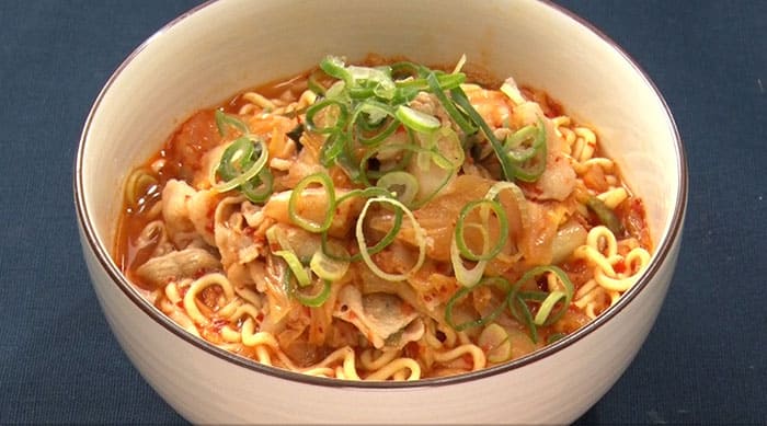 ZIP レシピ 即席麺アレンジレシピ 豚キムチ