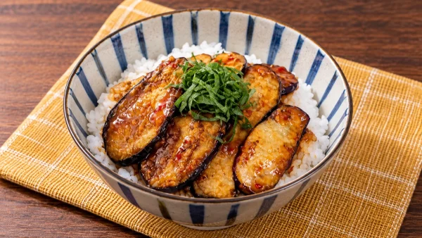 DayDay.「亜希レシピ・ピリ辛秋なすの蒲焼き山椒ごはん」亜希のざっくりキッチン