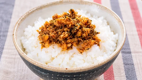 ぺこもぐキッチン「水煮ツナとパクチーのふりかけ」ごはんのお供
